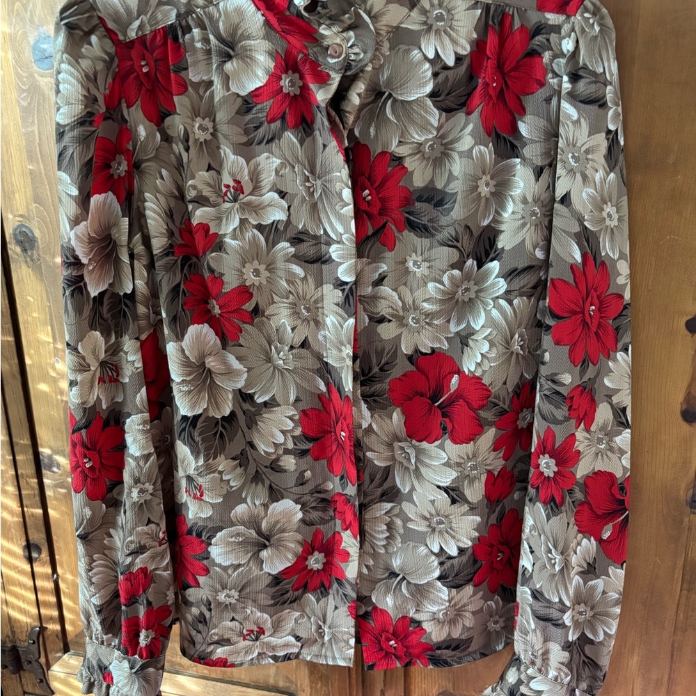 Chic Floral Blouse - Red and Gray